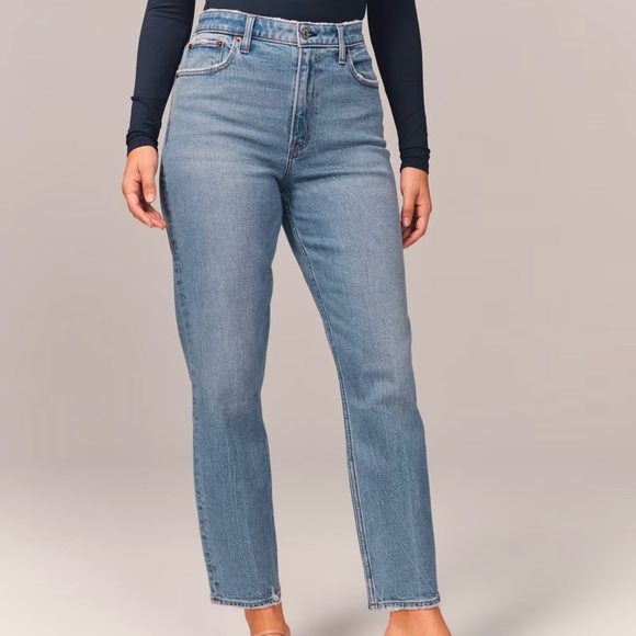 Abercrombie & Fitch Denim - Abercrombie & Fitch Curve Love High Rise The Mom Medium Wash Jeans